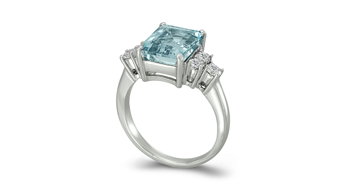 Aquamarine ring with 3 round cut diamonds in each side